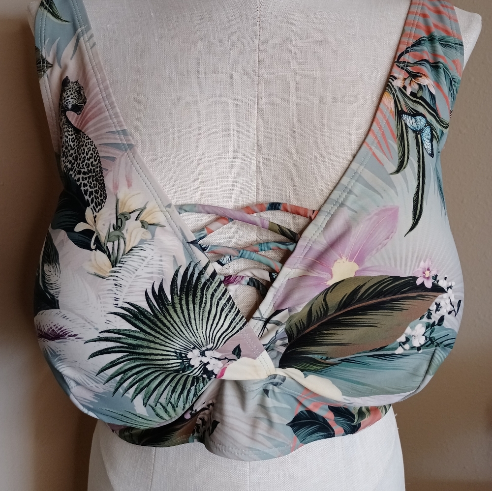 Torrid tropical swim top size 5